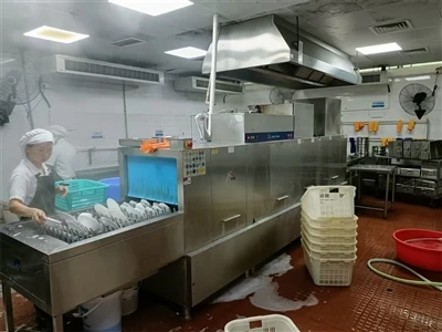 ¿Los lavavajillas comerciales consumen mucha agua?